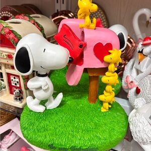 Peanuts Snoopy and Woodstock Pink Mailbox Decor
